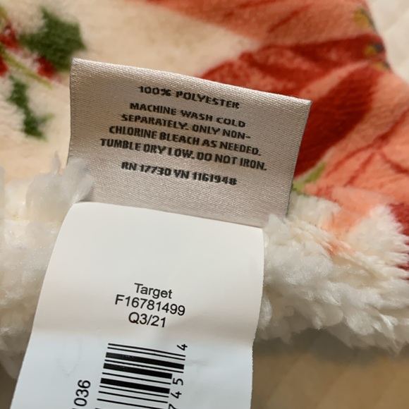 NWT Threshold Plush Sherpa Throw, Fall Decor Floral Pointsettia Design, 50”x60” - Picture 11 of 12